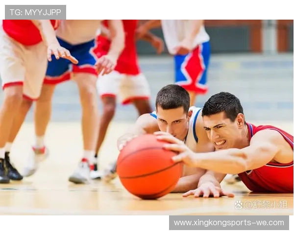 《全面分析篮球运动员状态的多维度评估方法与提升策略》