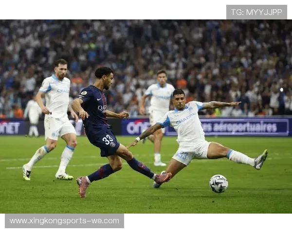 法甲联赛最新动态：球队表现、明星球员与争冠形势全面盘点